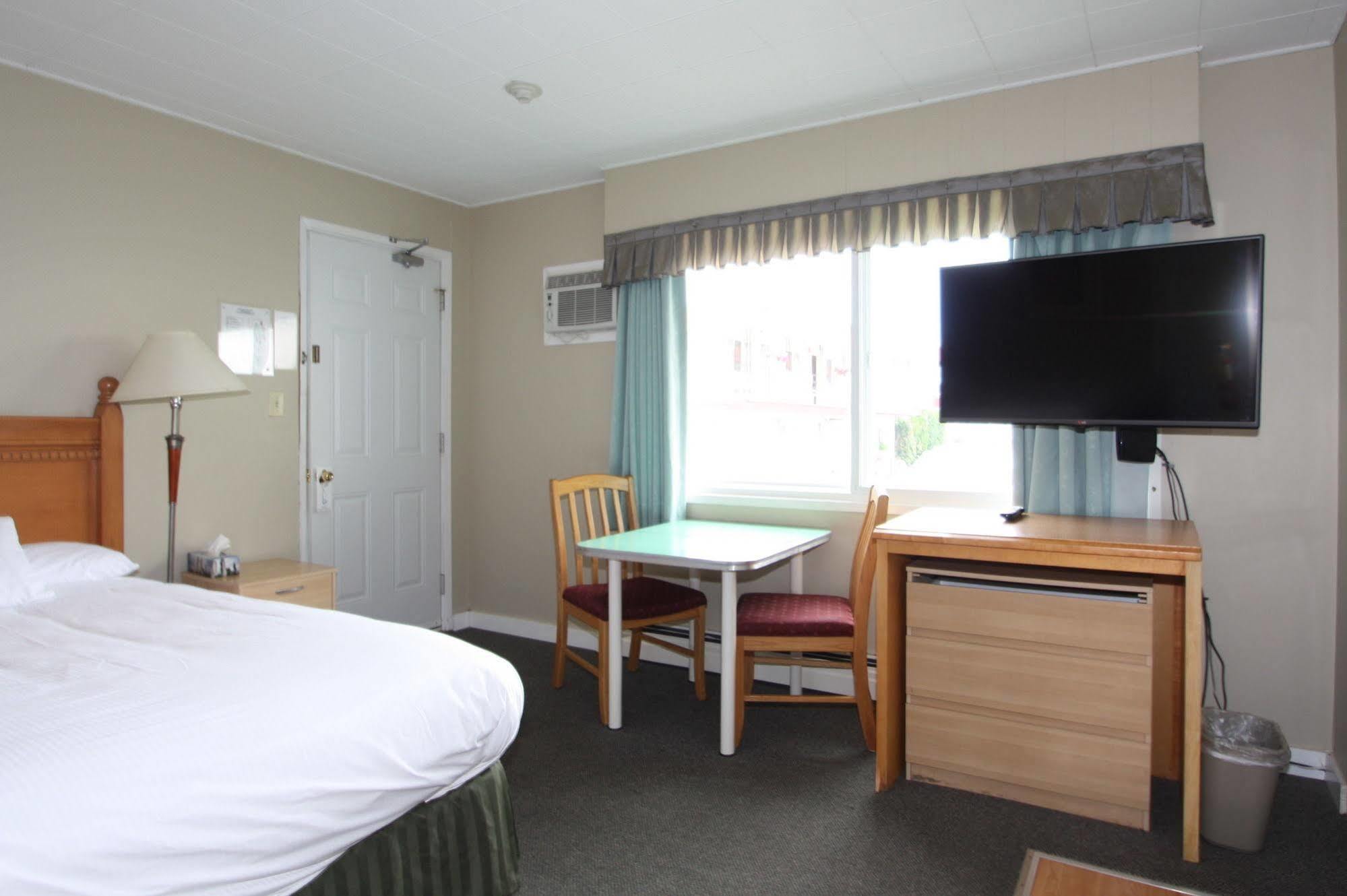 Harrison Spa Motel Harrison Hot Springs Eksteriør bilde